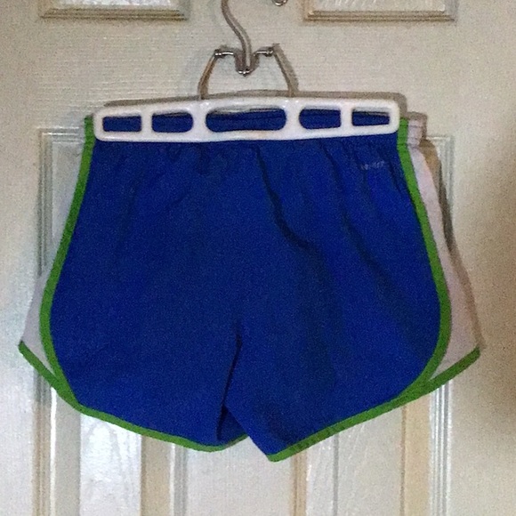 Youth Nike dri fit lined athletic shorts in great preowned condition. Size large - Picture 8 of 11